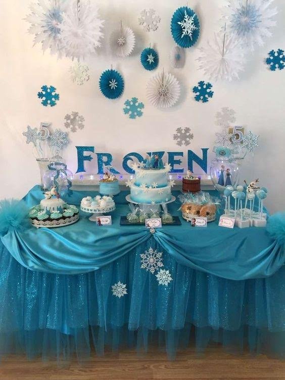 Decoração de festa infantil frozen - Mesa do bolo